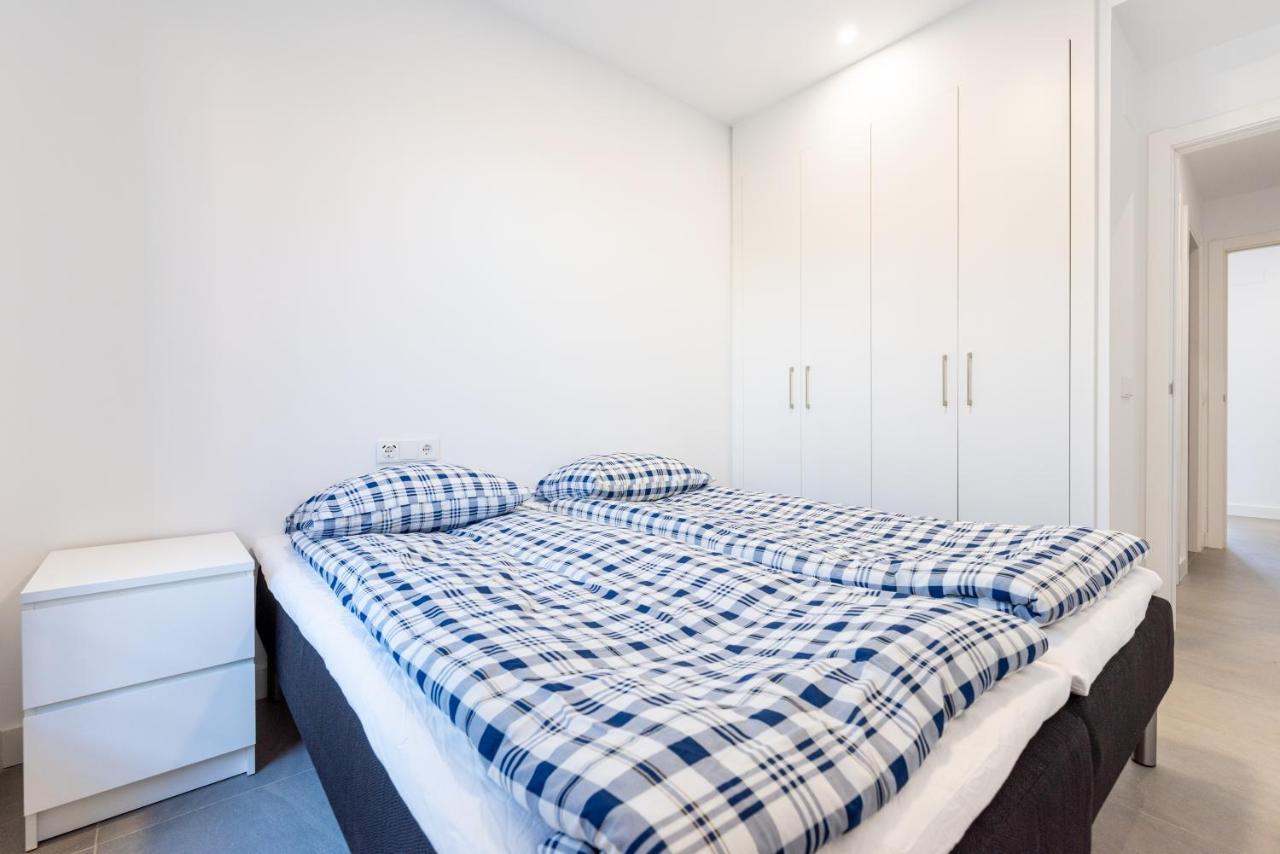 Beachfront Apartment 034 Торе дел Мар Екстериор снимка