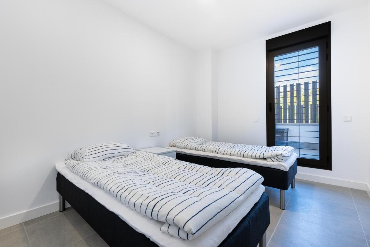 Beachfront Apartment 034 Торе дел Мар Екстериор снимка